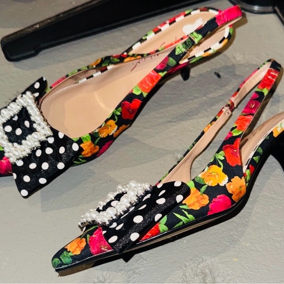 Betsey Johnson Floral Slingback Heels with Pearl Bow - Picture 4 of 6